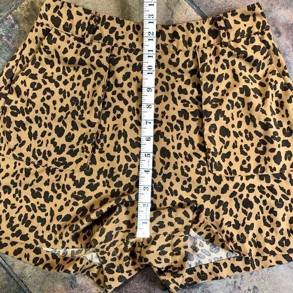 A New Day Women’s Animal Print Cheetah Shorts Size Medium - Picture 6 of 10